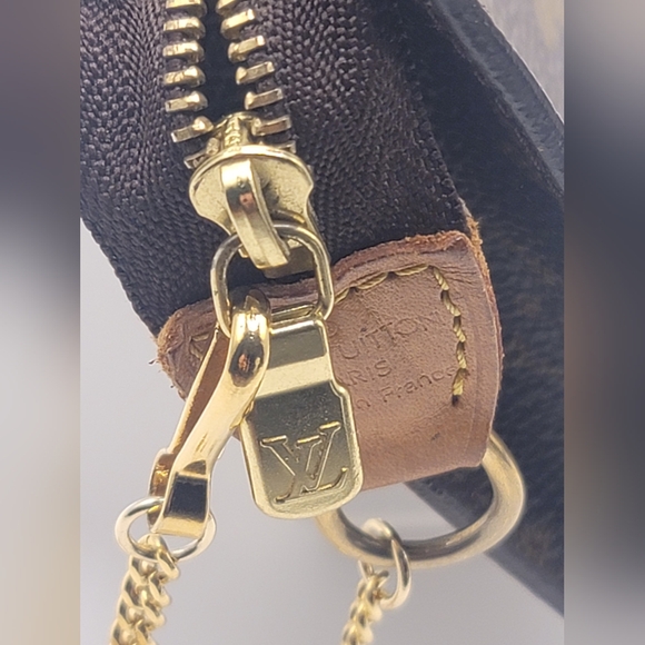Louis Vuitton Monogram Marais Bucket Pochette - Picture 11 of 15